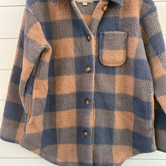 Koolaburra by UGG Checkered Button Down Shacket - Picture 3 of 8